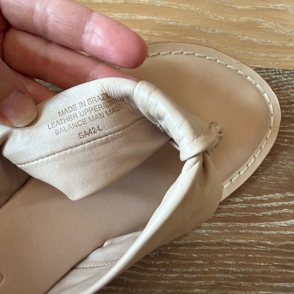 Bernardo Lillian Padded Bow Thong
Flat Sandals - Picture 8 of 8